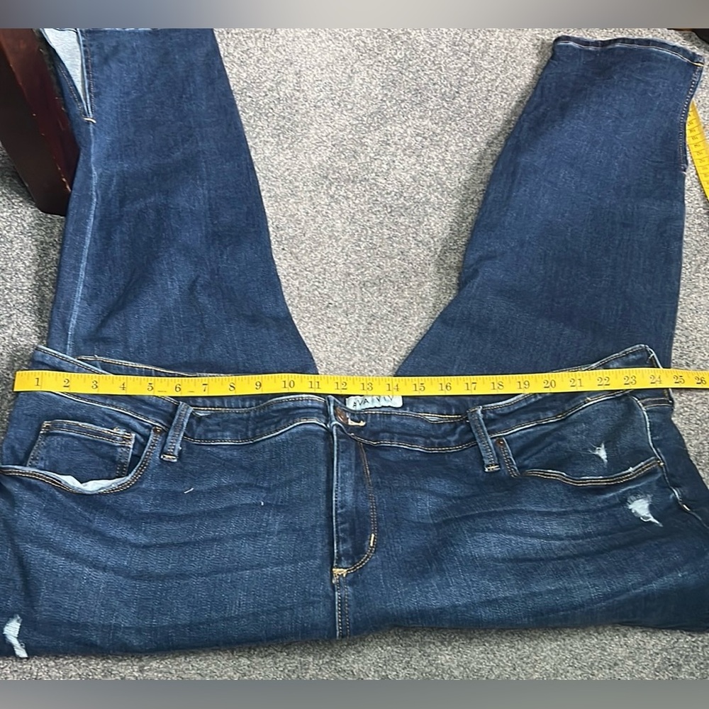 AVA & VIV Distressed Medium Wash Denim
High Rise Jeans Women's Size 26 - Picture 10 of 10